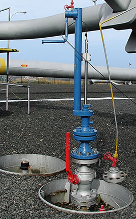 Sampling probe inserted at full pressure to the level of pipeline axis